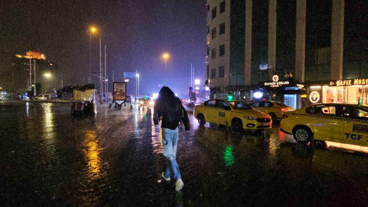 İstanbul'da 7 Aralık Pazar Günü Sarı Kodlu Sağanak Yağış Etkili Oluyor