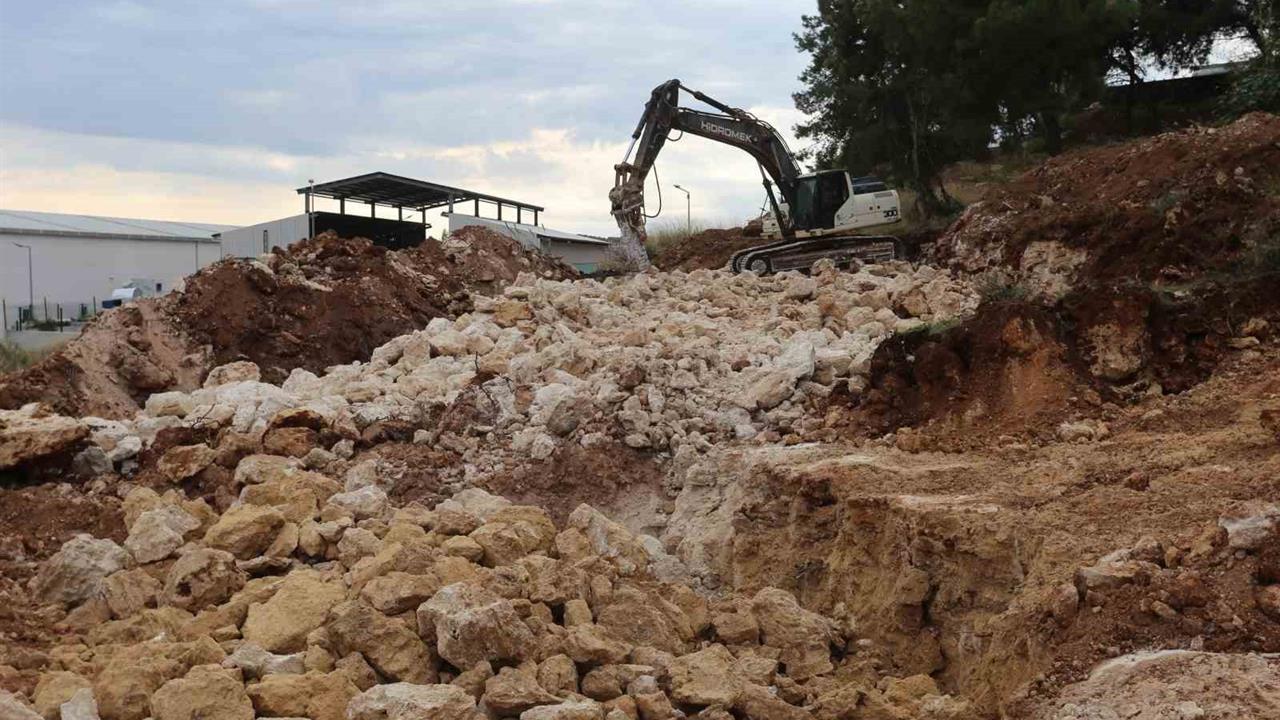 Antalya Kepez'de Doğa ile İç İçe Yeni Bir Hayvan Barınağı Kuruluyor