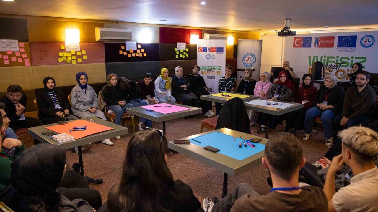 Rize'de Gençlerin Sosyal Medya Bağımlılığını Araştıran Proje Başlatıldı