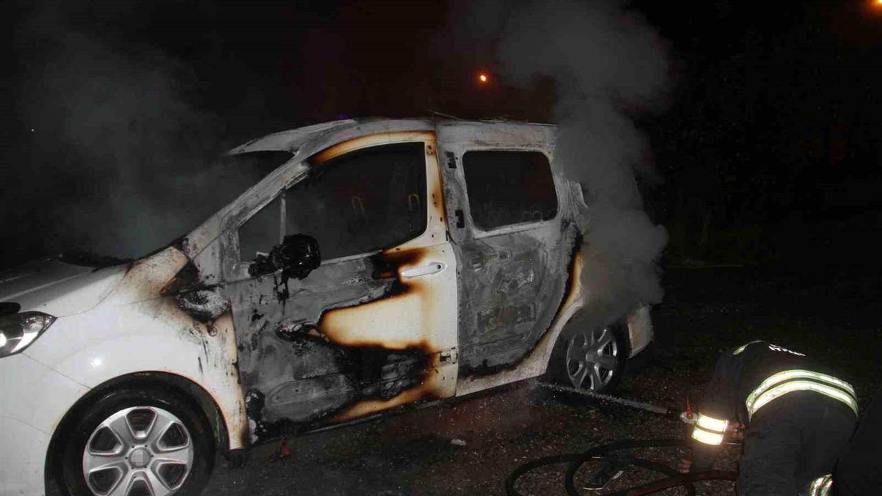 Konya Beyşehir'de Ailesine Kızan Kişi Aracını Yaktı