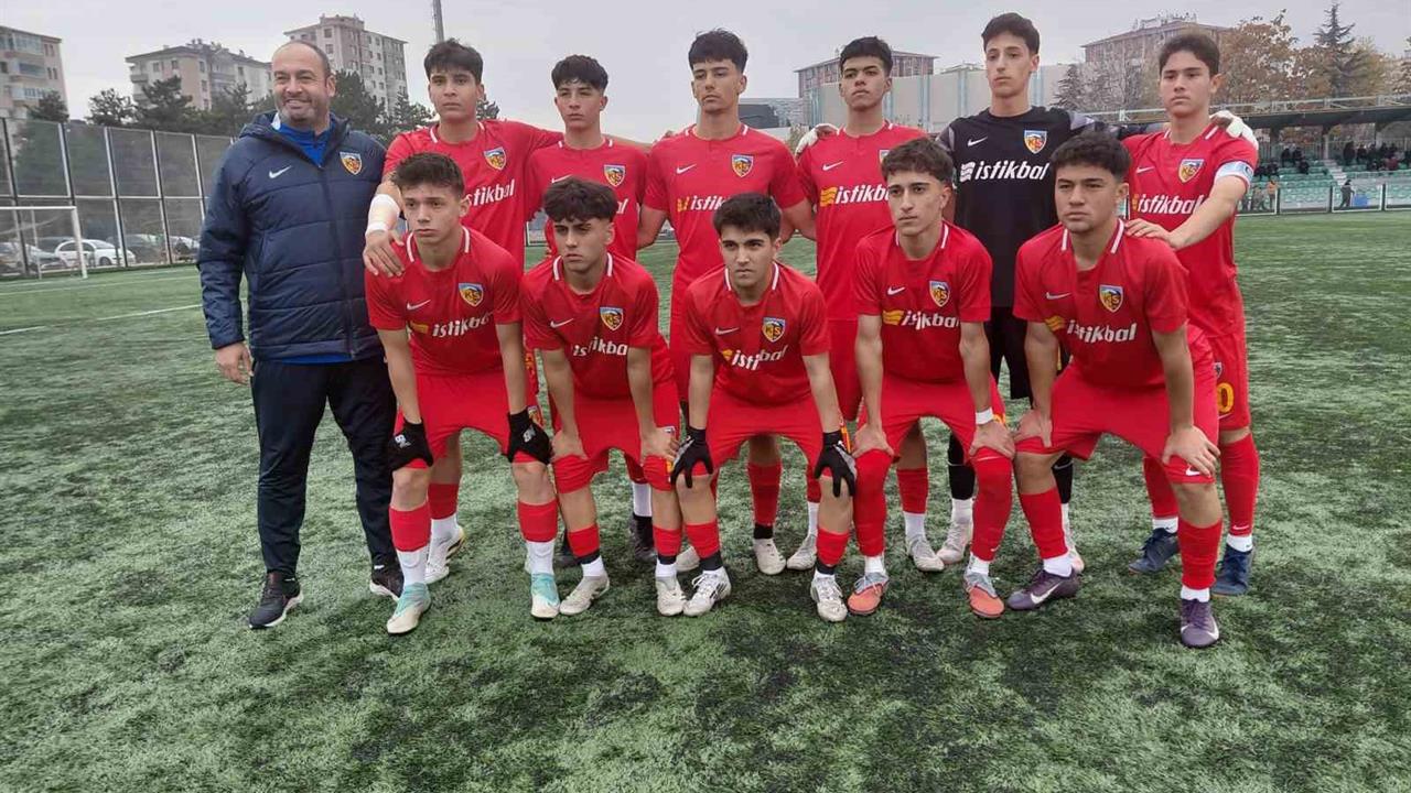 Talas'ta Oynanan U-16 Gelişim Ligi Maçında Kayserispor 4-1 Galip Geldi