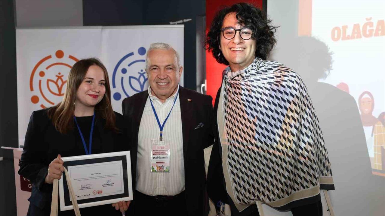 Bursa Nilüfer'de Gençlik Meclisi Başkanları Ömer Faruk Söker ve Elif Varol Oldu