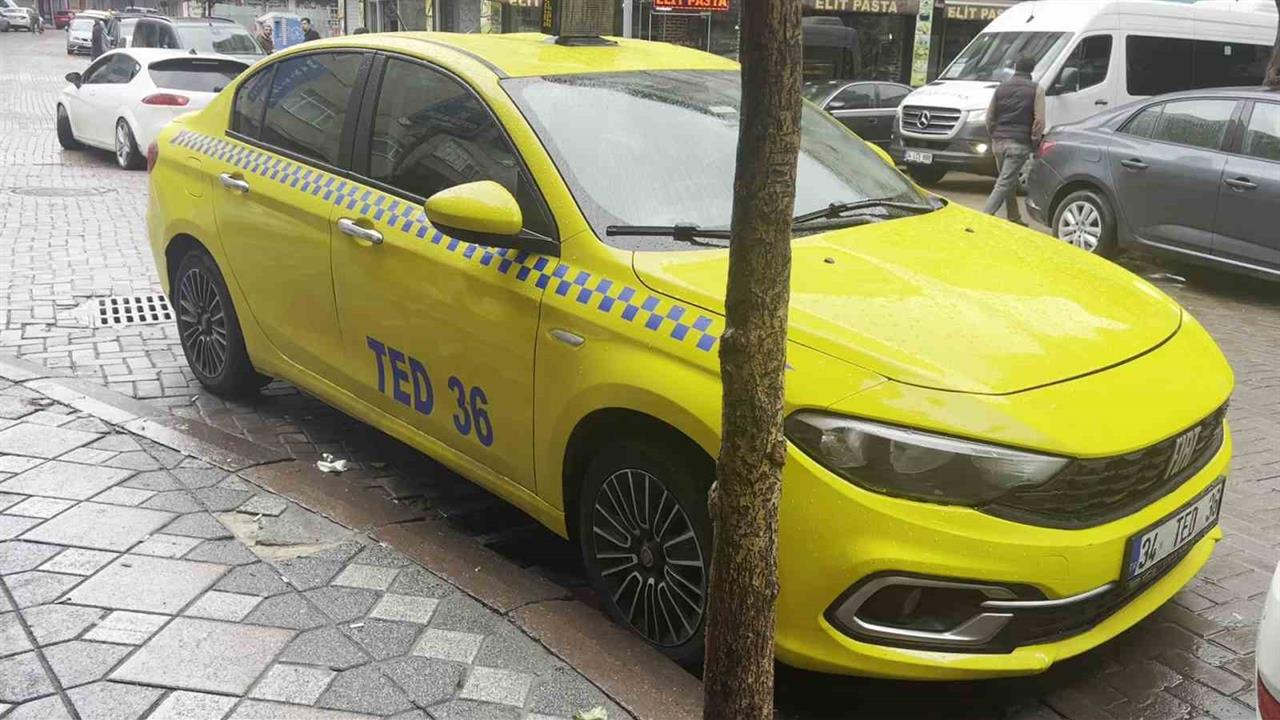 Zeytinburnu'nda Bir Taksici, Önceki Husumet Nedeniyle Bıçaklı Saldırıya Uğrayarak Hayatını Kaybetti.