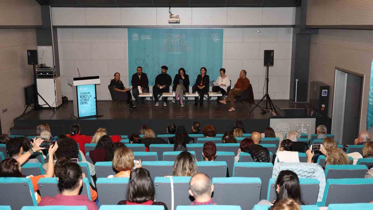 Nilüfer Bursa'da Gönüllülüğün Geleceği Üzerine Yapılan Panelde Önemli Konular Ele Alındı