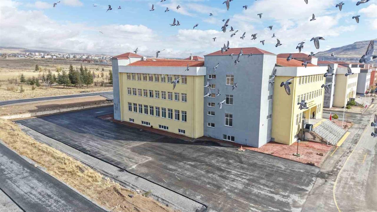 Kayseri Develi'de Kurulan Akıllı Sera ile Eğitim Olanakları Artacak