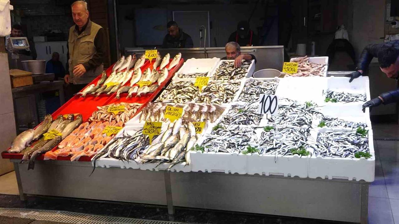 Trabzon'da Hamsi Bolluğu Yaşanırken Balıkların Fiyatları Değişiyor