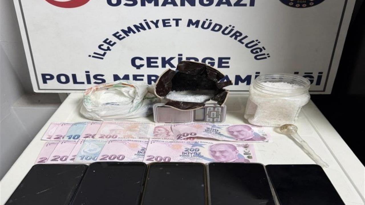 Bursa Osmangazi'de Yapılan Operasyonda Yüklü Miktarda Uyuşturucu Ele Geçirildi