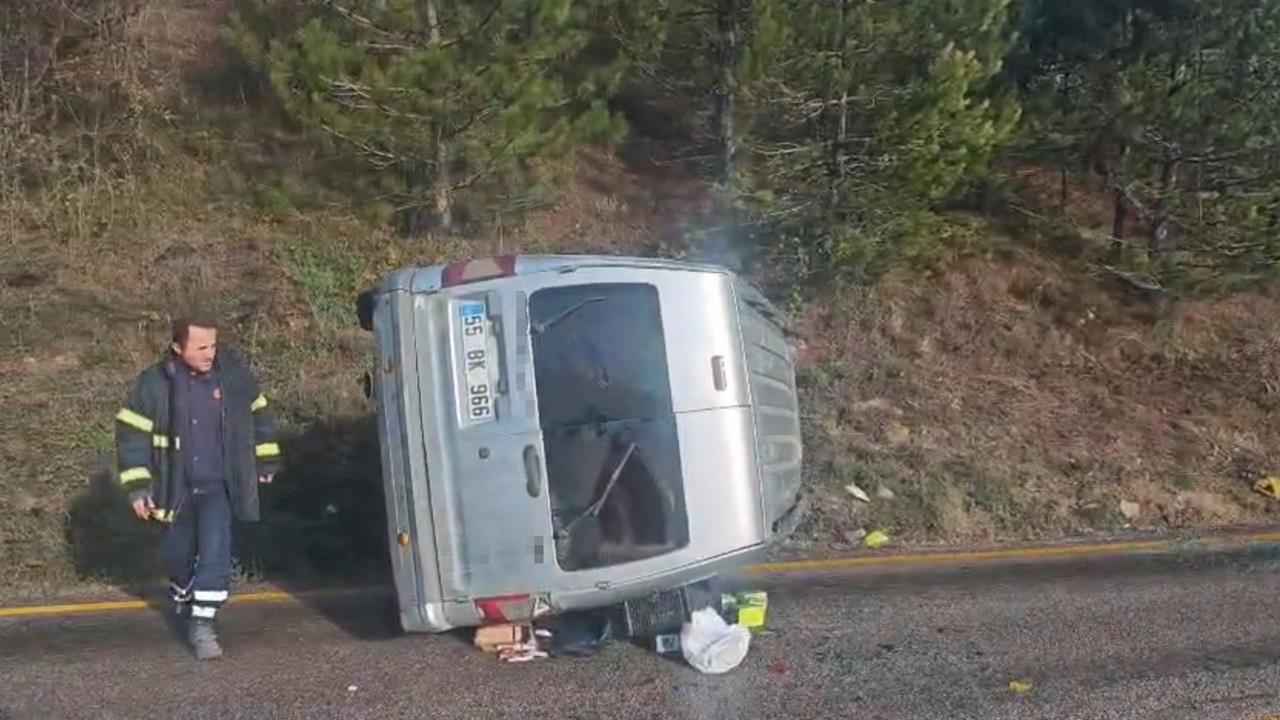 Karabük Safranbolu'da Hafif Ticari Araç Devrildi, Sürücü Yaralandı