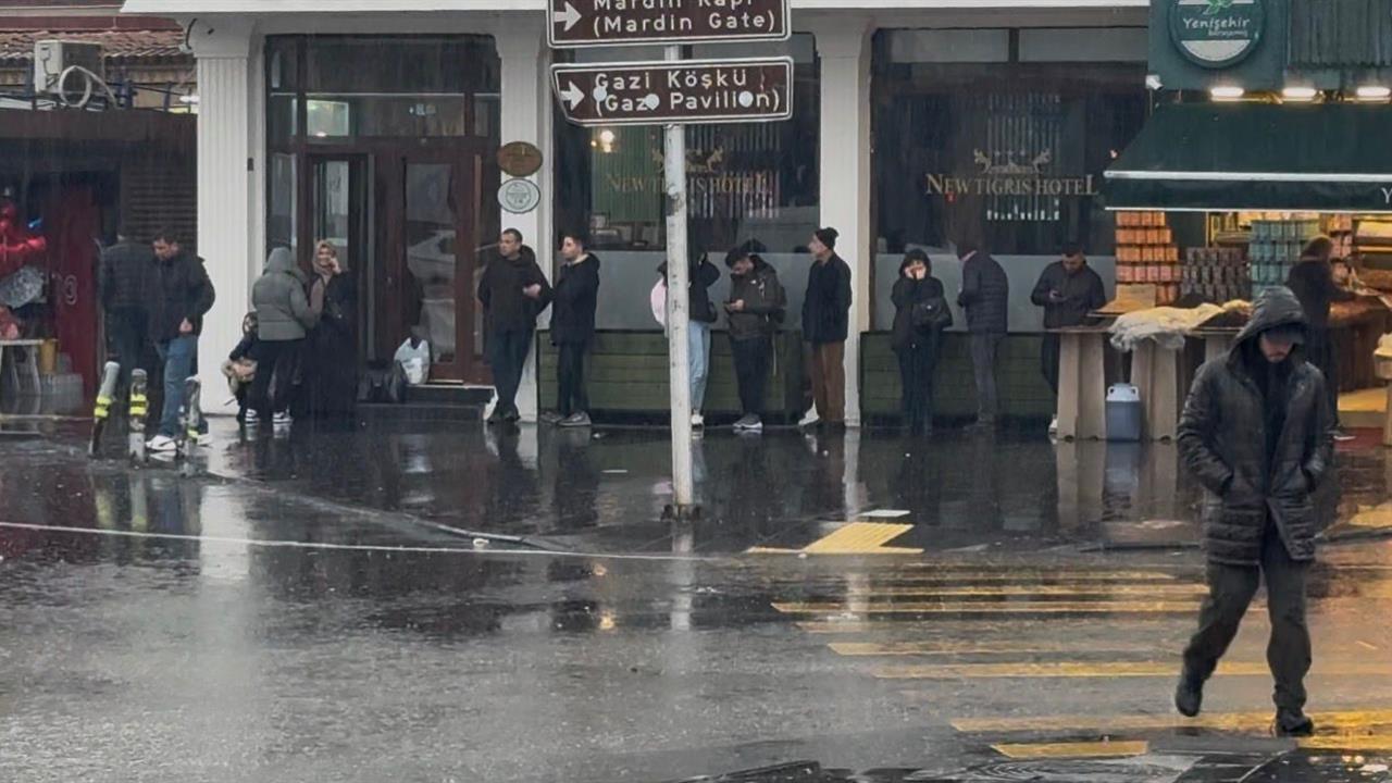 Diyarbakır Merkez'de Aniden Yağmur Yağması Hayatı Olumsuz Etkiledi