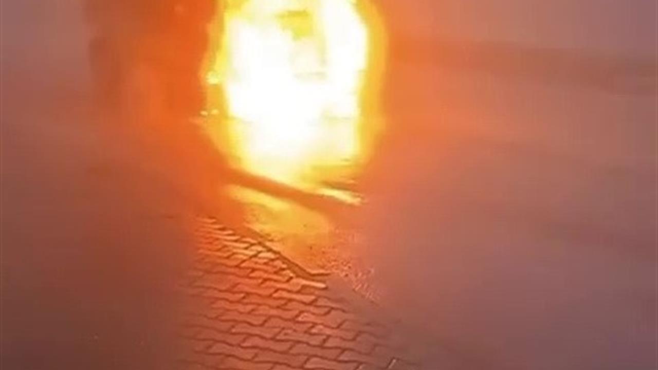 Adıyaman Besni'de Seyir Halindeki Araç Yangın Çıkardı, Kullanılamaz Hale Geldi