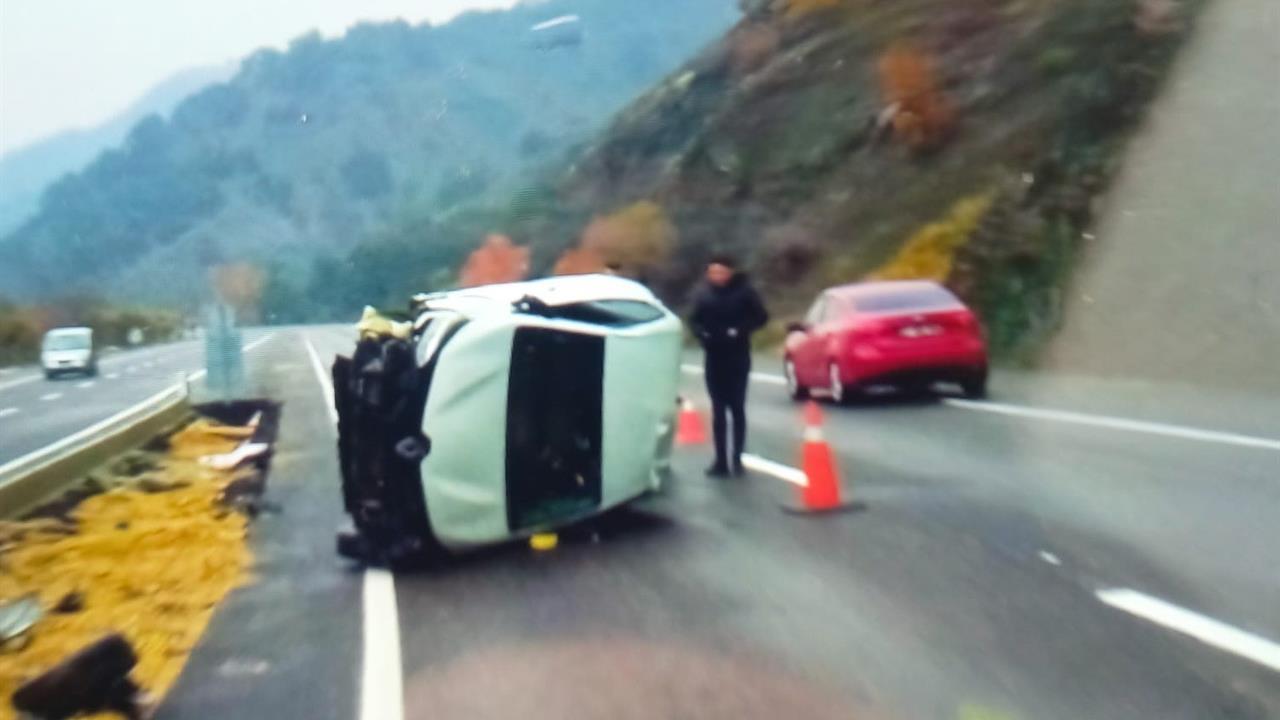 Adıyaman Gölbaşı'nda Yaşanan Otomobil Kazasında 4 Kişi Yaralandı