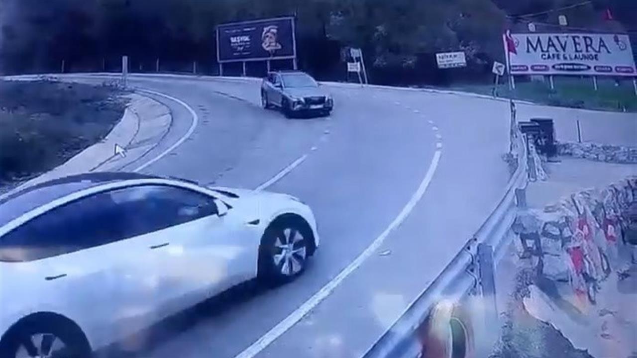 Bursa Uludağ Yolu'nda Buzlanma Nedeniyle Otomobiller Çarpıştı