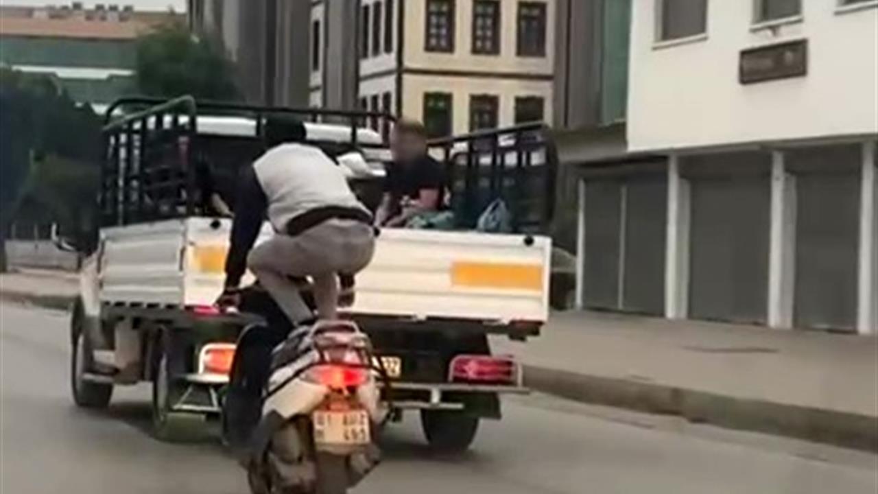 Adana D-400 Karayolu'nda Motosiklet Sürücüsü İlginç Hareketler Yaptı