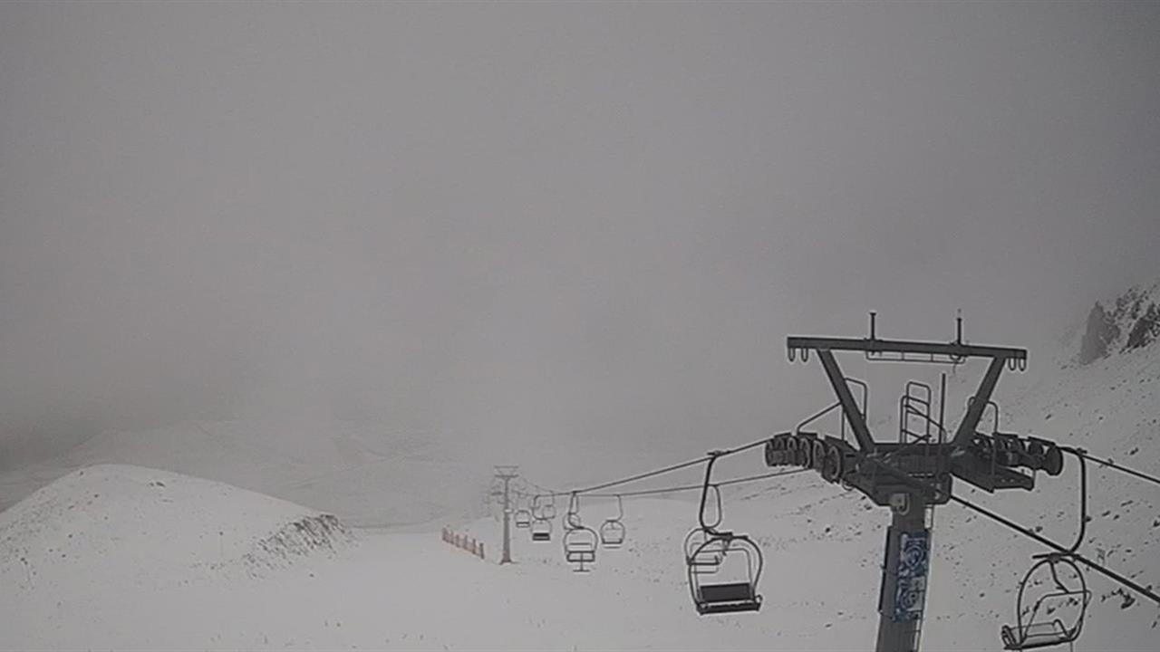 Isparta Davraz Kayak Merkezi'nde Mevsimin İlk Karı Yağdı