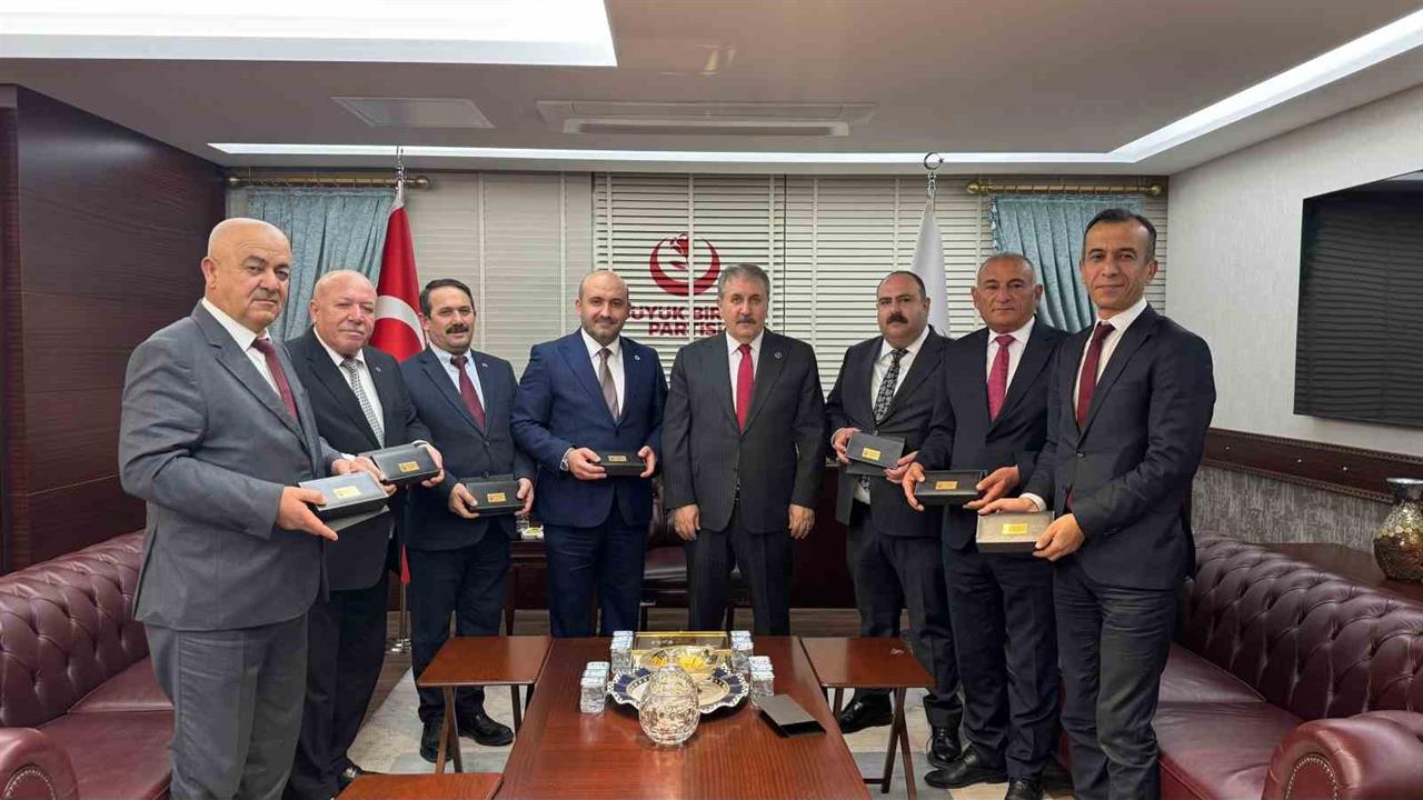 Eskişehir'de AK Parti İl Başkanı Albayrak ve Başkanlar, BBP Genel Başkanı Destici'yi Ziyaret Etti