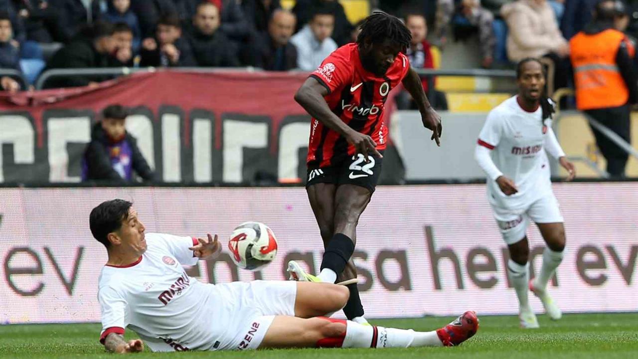 Ankara'da Gençlerbirliği 1-0 Önde, İlk Yarıda Golü Oğulcan Ülgün Attı
