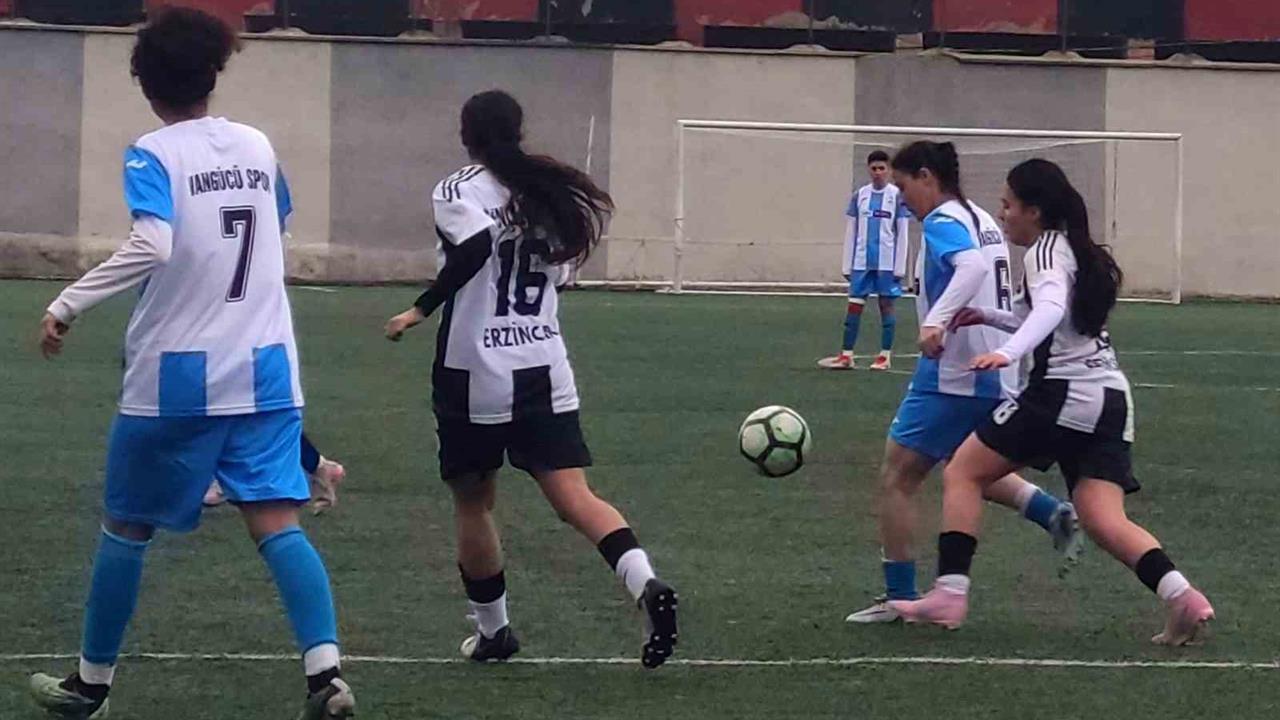 Van İpekyolu'nda Oynanan Maçta Vangücü SK, Erzincan Gençler Gücüspor'u 8-0 Yendi