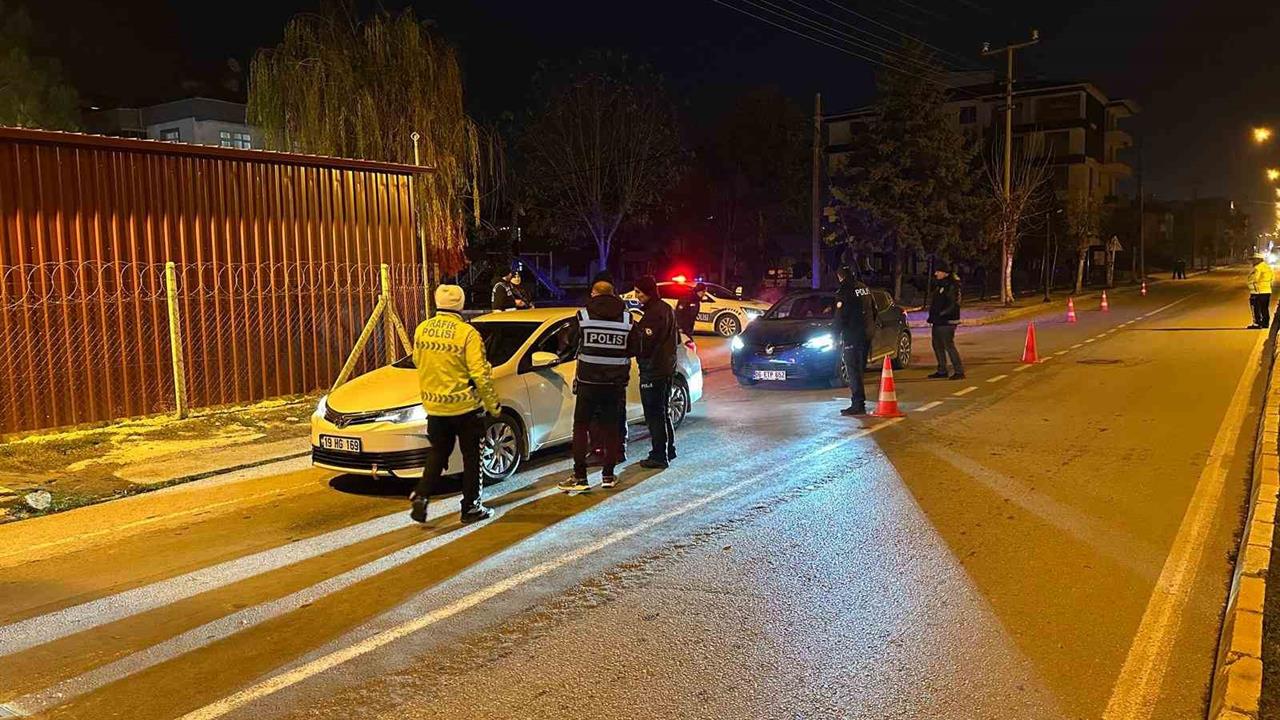 Çorum Osmancık'ta Düzenlenen Denetimlerde 26 Sürücüye 185 Bin TL Ceza Kesildi