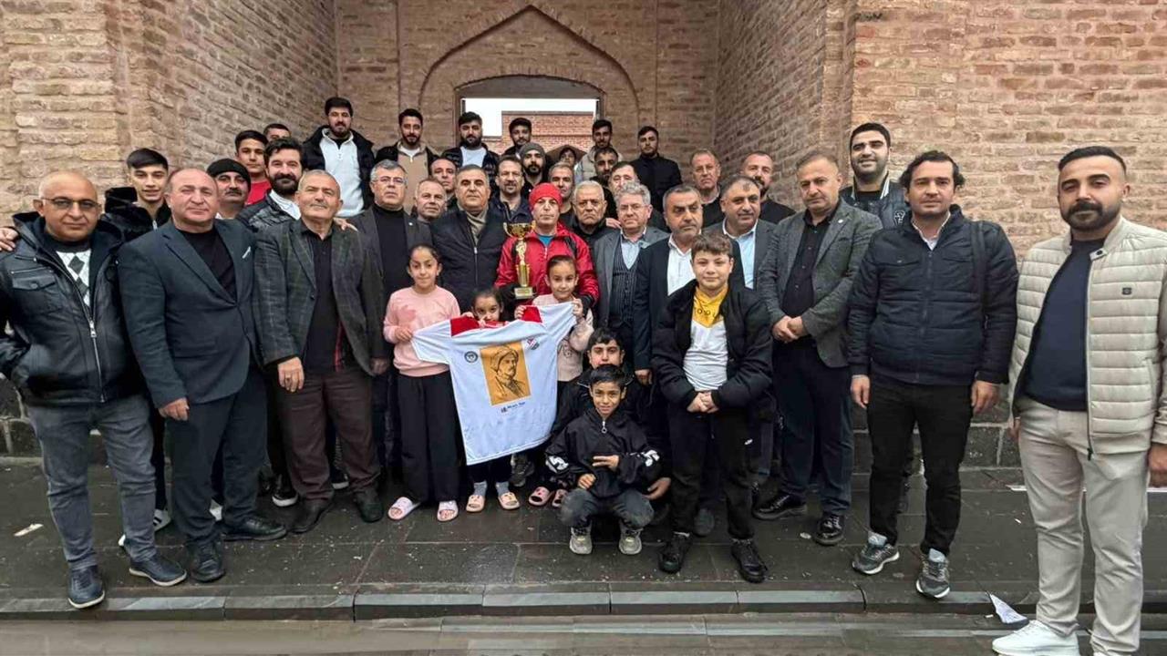 Şırnak Cizre'de Melaye Ciziri Anısına 51 Kilometre Koşusu Gerçekleştirildi