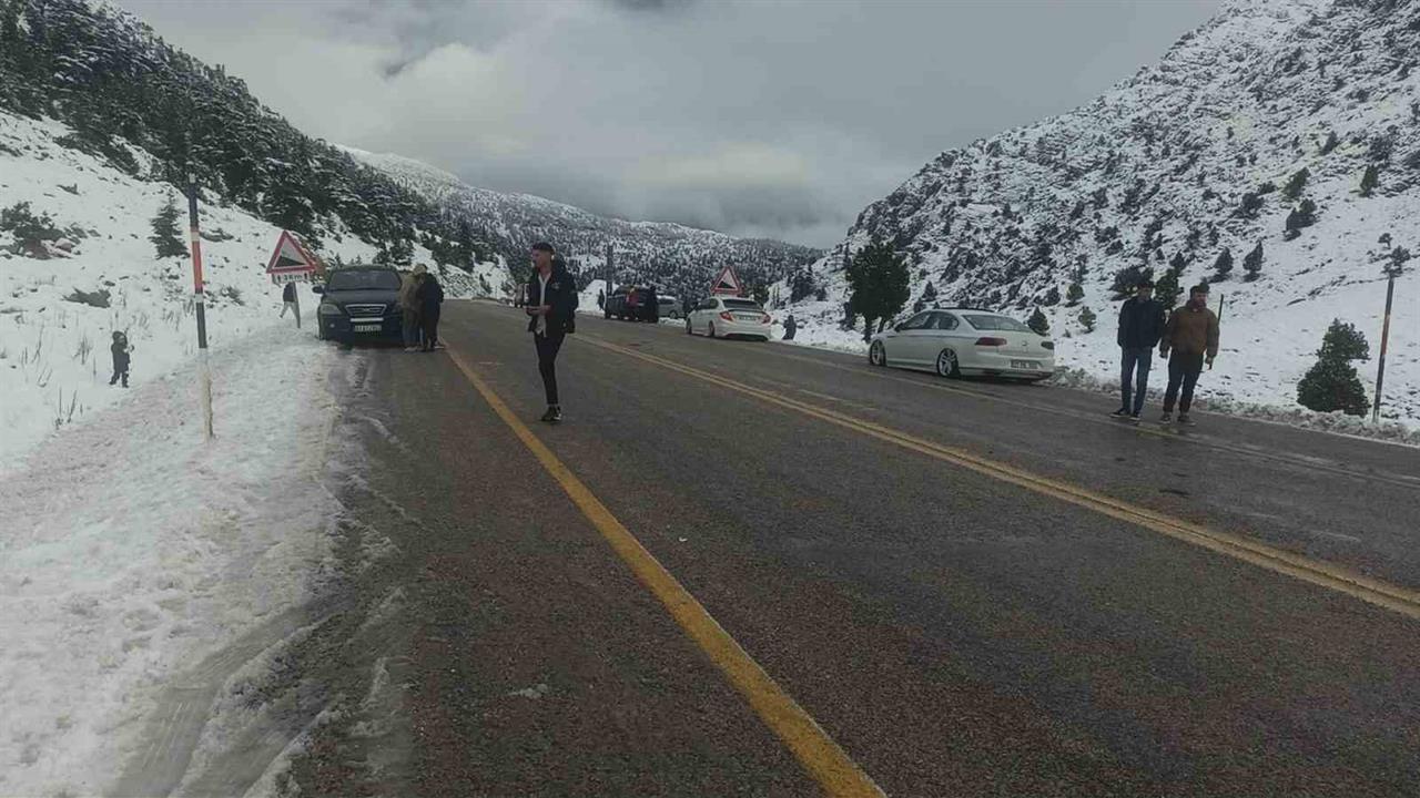 Konya Seydişehir'de Kar Yağışını Görmek İçin Alacabel'e Gidenler Oldu