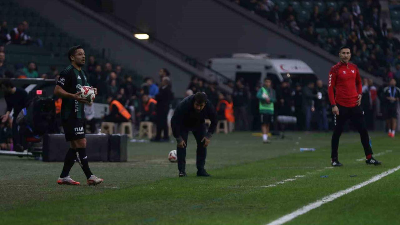 Kocaeli'de Kocaelispor ile Kasımpaşa Arasında Oynanan Maçta İlk Yarı 0-0 Tamamlandı