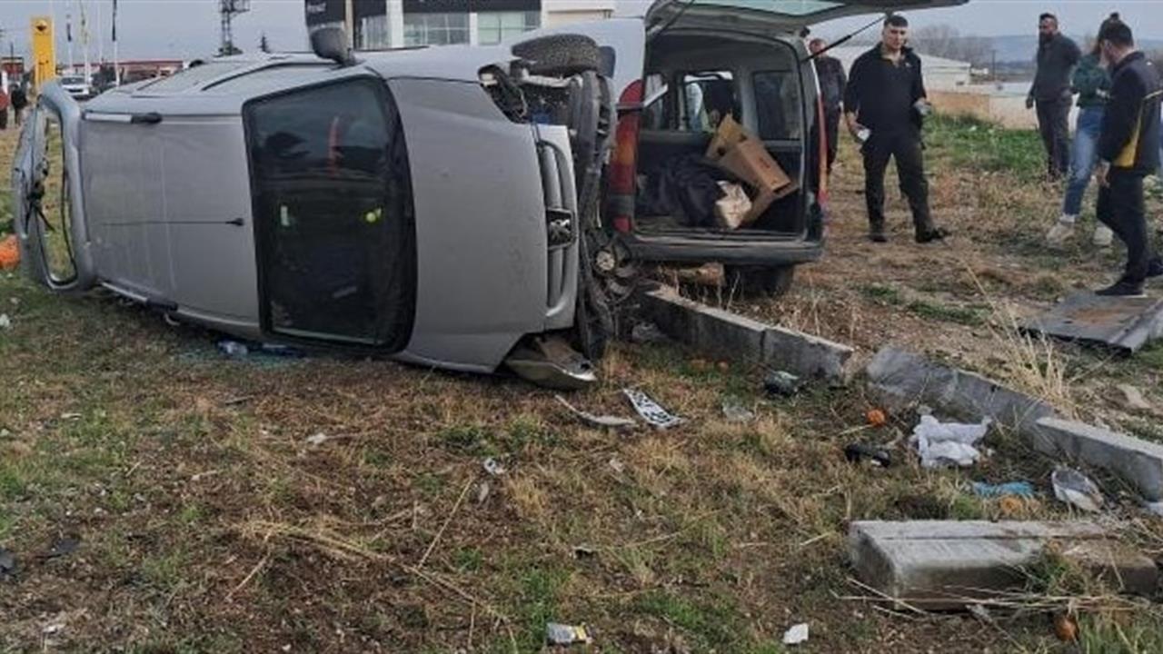 Amasya Merzifon'da İki Kamyonetin Çarpışması Sonucu 4 Kişi Yaralandı