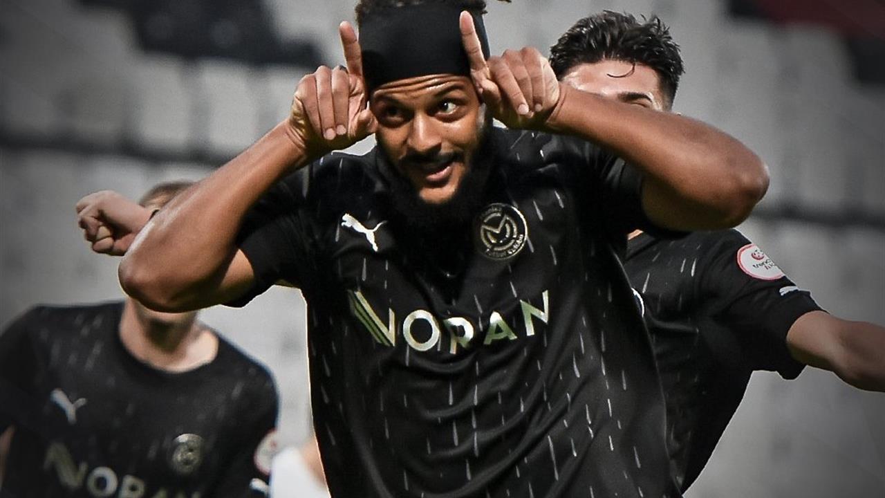 Manisa'da Trendyol 1. Lig Maçında Manisa FK, Vanspor FK'yi 3-1'lik Skorla Geçti