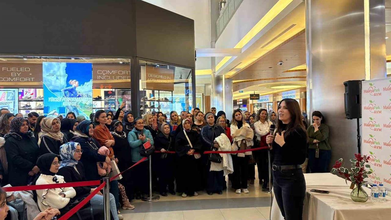 Malatya Battalgazi'de Yazar Dilek Cesur’un İmza Günü Düzenlendi.