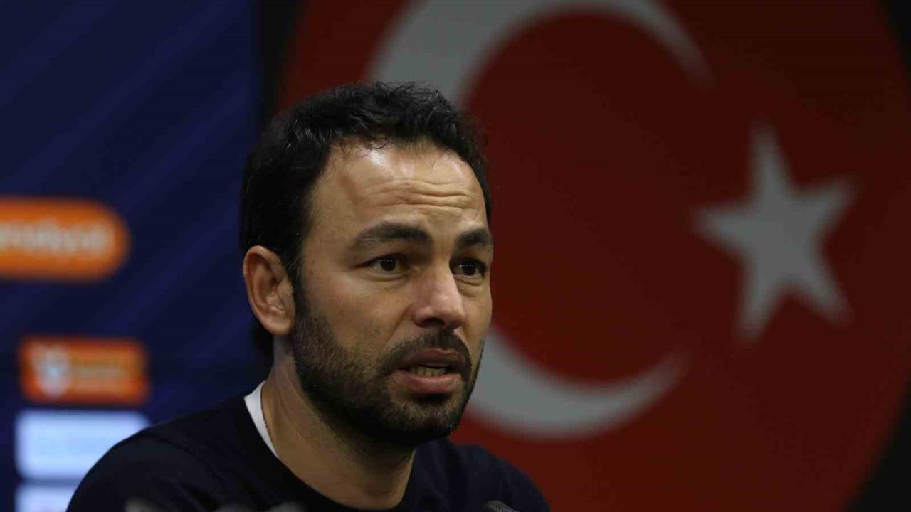 Kocaeli'de Selçuk İnan, Takımın Performansı ve Zemin Hakkında Bilgi Verdi