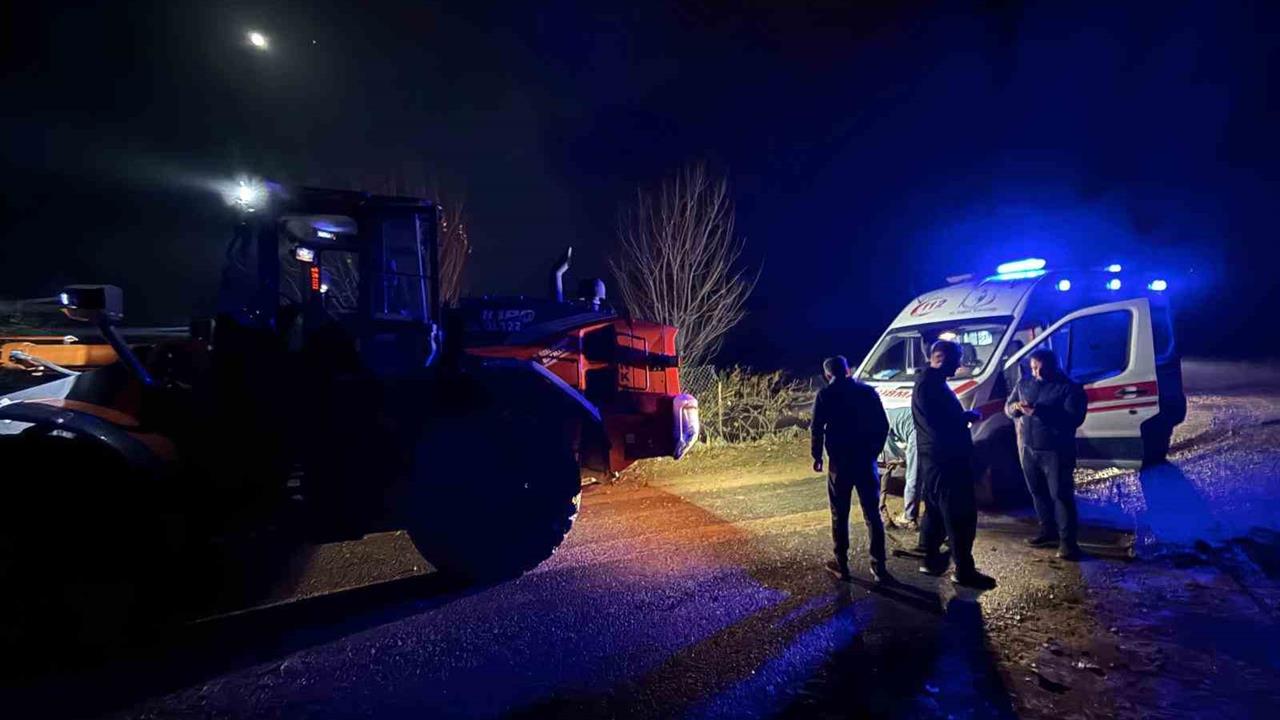 Batman Gercüş'te Yağış Sebebiyle Yolda Kalan Ambulans Kurtarıldı