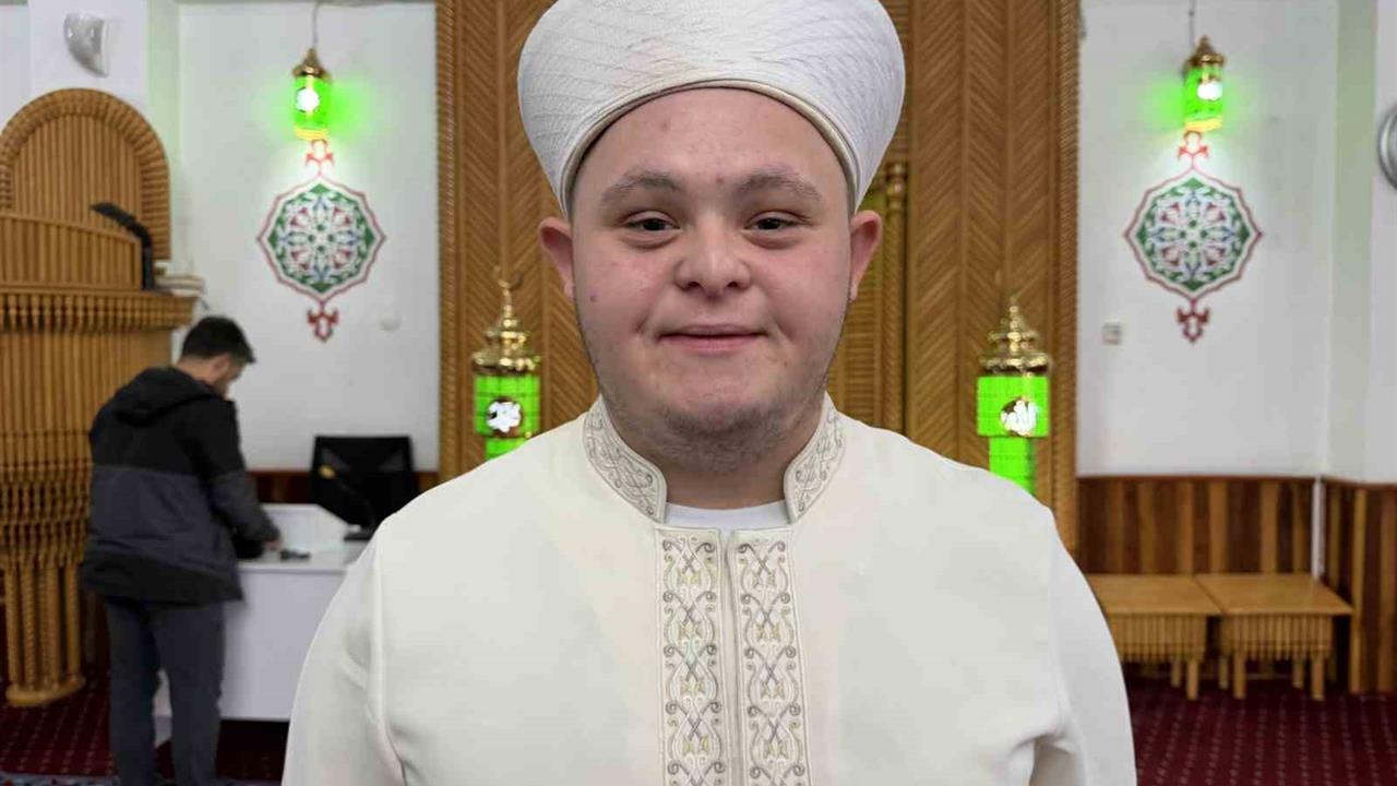 Düzce'de Down Sendromlu Fırat'ın Camide Verdiği Vaaz, Cemaati Etkiledi