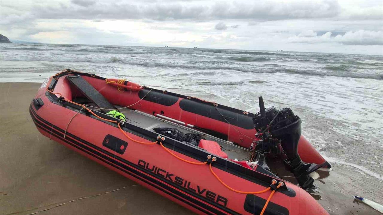 Bartın İnkumu'nda Şişme Botun Alabora Olması Sonucu 2 Kişi Kurtarıldı