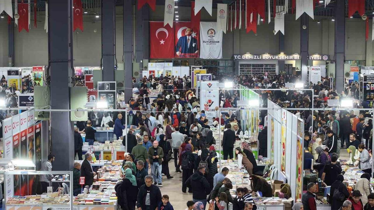 Denizli'de 200 Yayınevi ve Yazarın Katıldığı 8. Kitap Fuarı Sona Erdi