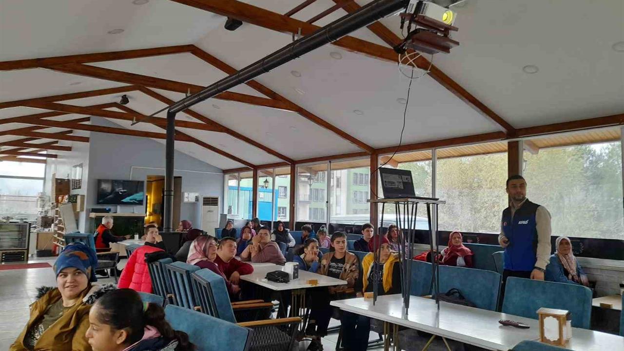 Afyonkarahisar Başmakçı'da Vatandaşlara Afet Farkındalık Eğitimi Düzenlendi