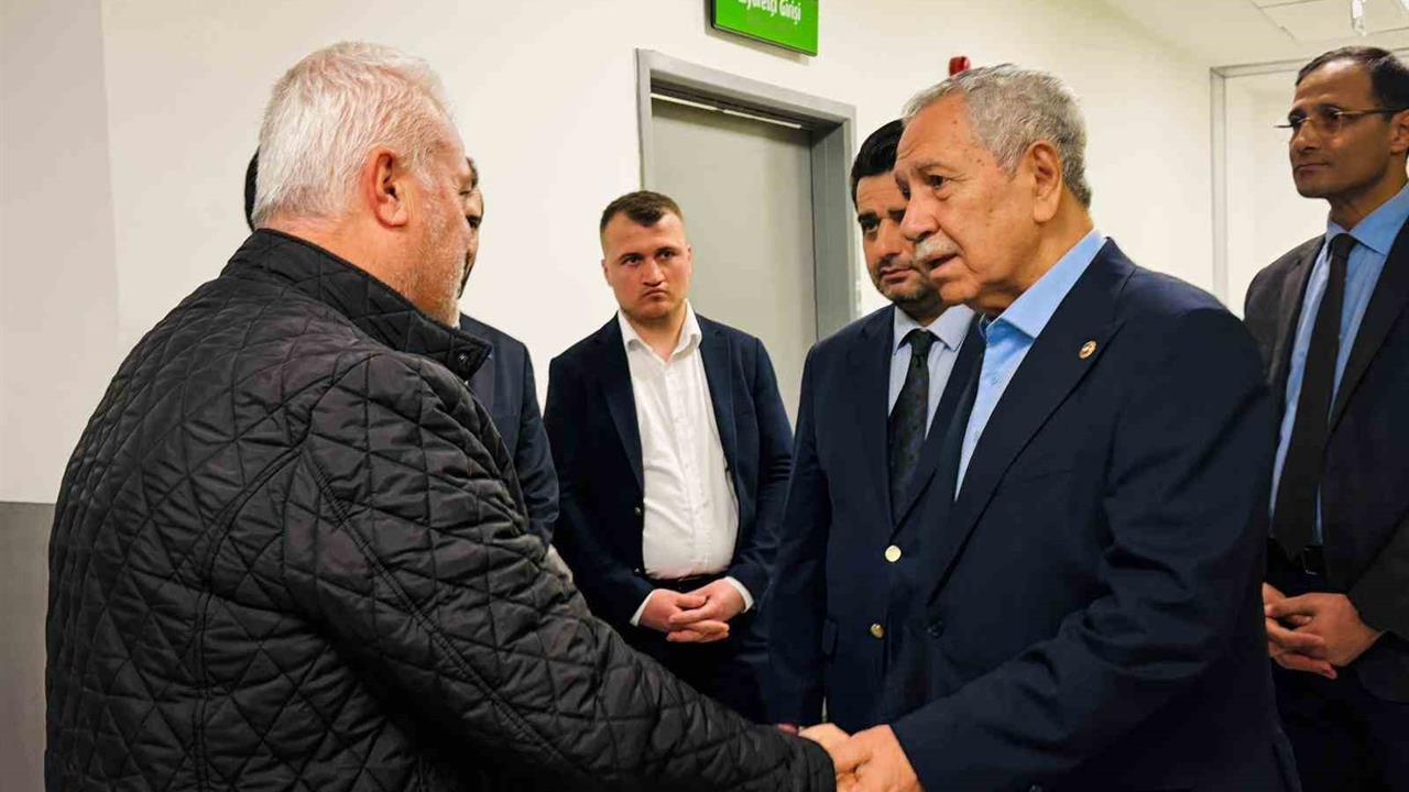 Manisa'da Bülent Arınç, Başkan Durbay'ı Yoğun Bakımda Ziyaret Etti