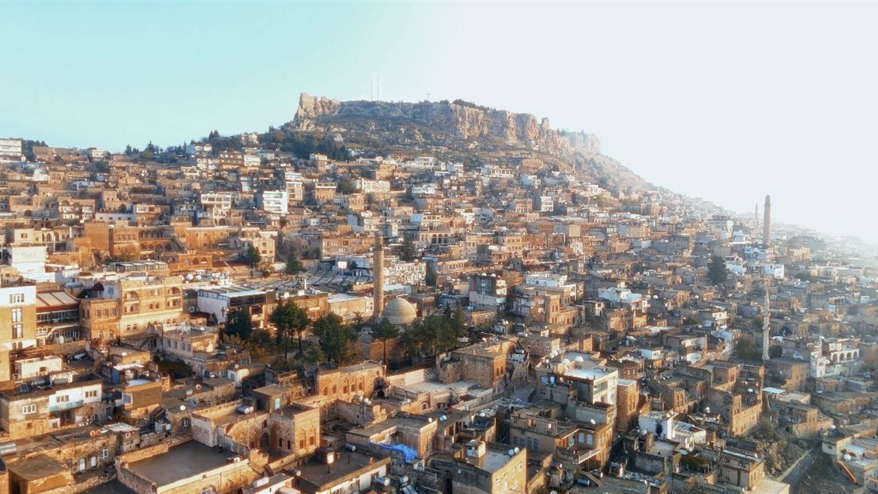 Mardin'de Tarihi Doku, Sisle Birlikte Masalsı Görüntüler Sunuyor