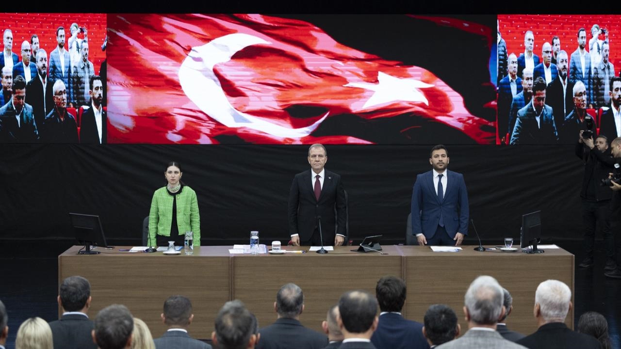 Vahap Seçer Meclis’te Duyurdu: Uluslararası Maraton ve Dev Yılbaşı Pazarı Geliyor