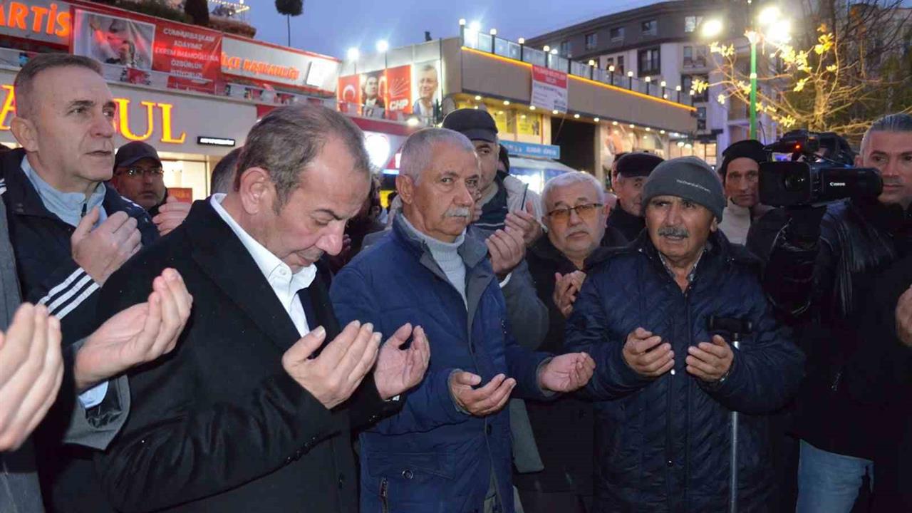 Bolu Belediye Başkanı Tanju Özcan, Umre yolculuğuna dualarla uğurlandı.