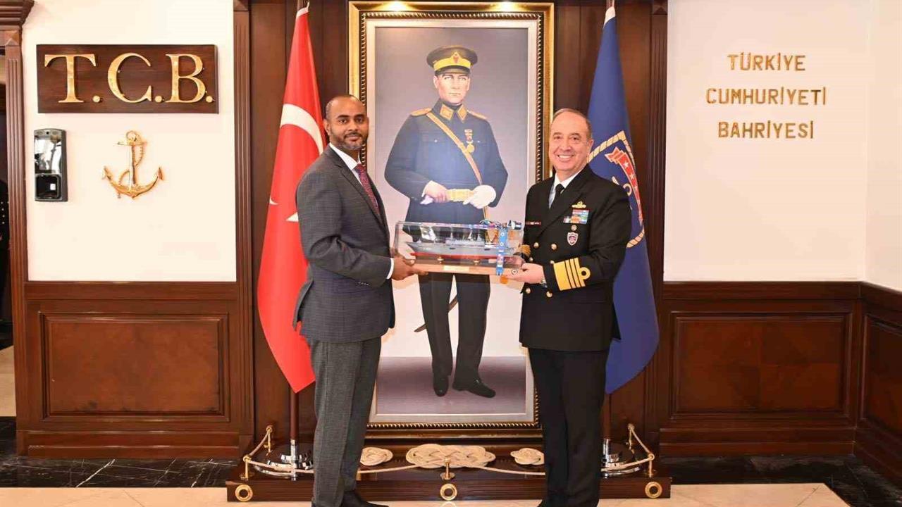 Somali Limanlar ve Deniz Ulaştırma Bakanı Nur, Ankara'da Deniz Kuvvetleri Komutanı Tatlıoğlu’nu Ziyaret Etti