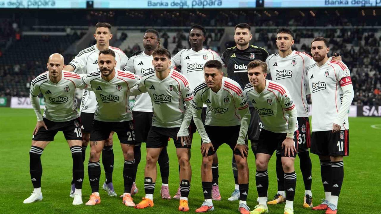 İstanbul Beşiktaş'ta Sergen Yalçın, Gaziantep FK Maçında Tek Değişiklik Yaptı