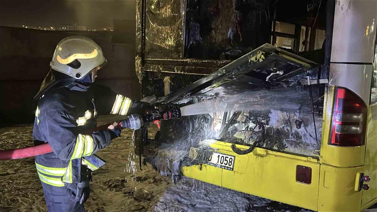 Yozgat Merkez'de Park Halindeki Özel Halk Otobüsü Yandı