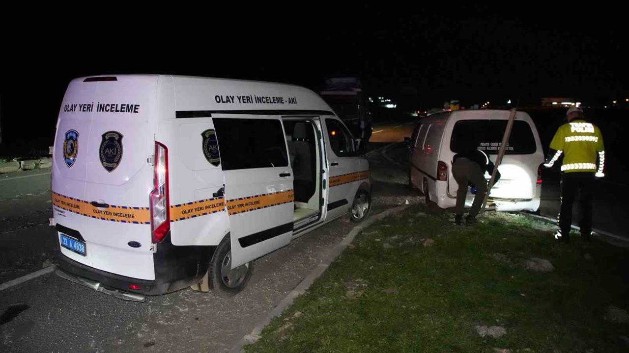 Edirne'de Durdurulan Minibüste 20 Düzensiz Göçmen Bulundu