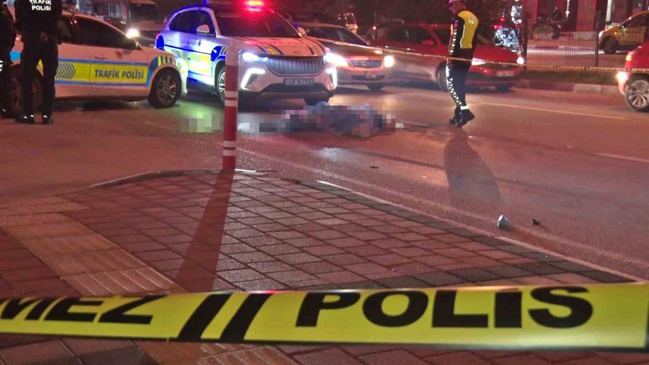 Antalya Muratpaşa'da Kamyon ile Çarpışan Motosikletin Sürücüsü 17 Yaşındaki Batuhan Çakmak Hayatını Kaybetti