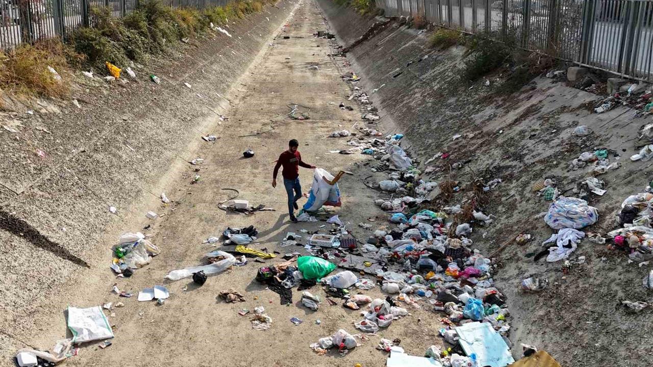 Adana'da Sulama Kanallarının Çöplüğe Dönmesi Vatandaşları Endişelendiriyor