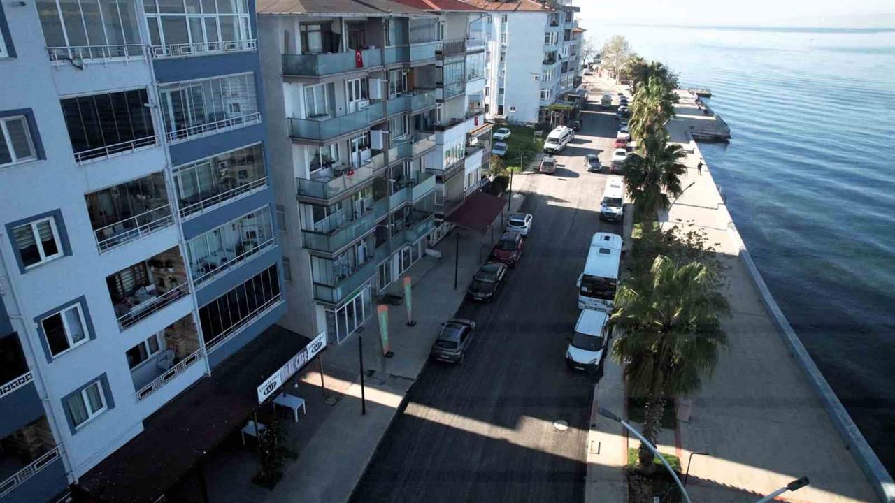 Kocaeli Gölcük'te Halıdere Sahil Caddesi Üstyapı Yenileme Çalışmaları Başladı