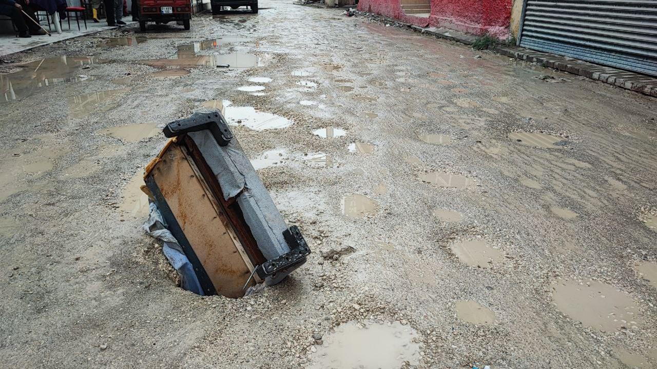 Adana Seyhan'da Altyapı Çalışması Sonrasında Yolda Çökme Meydana Geldi