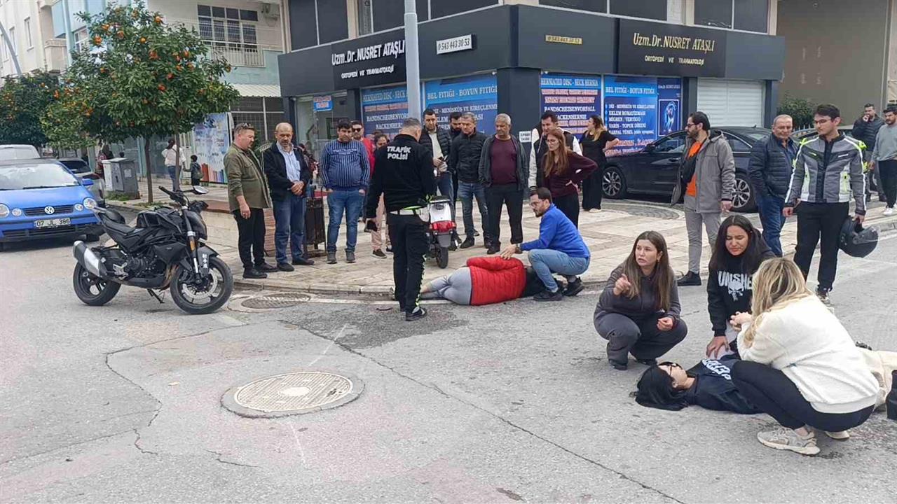 Antalya Manavgat’ta Motosikletlerin Çarpışması Sonucu 2 Kişi Yaralandı