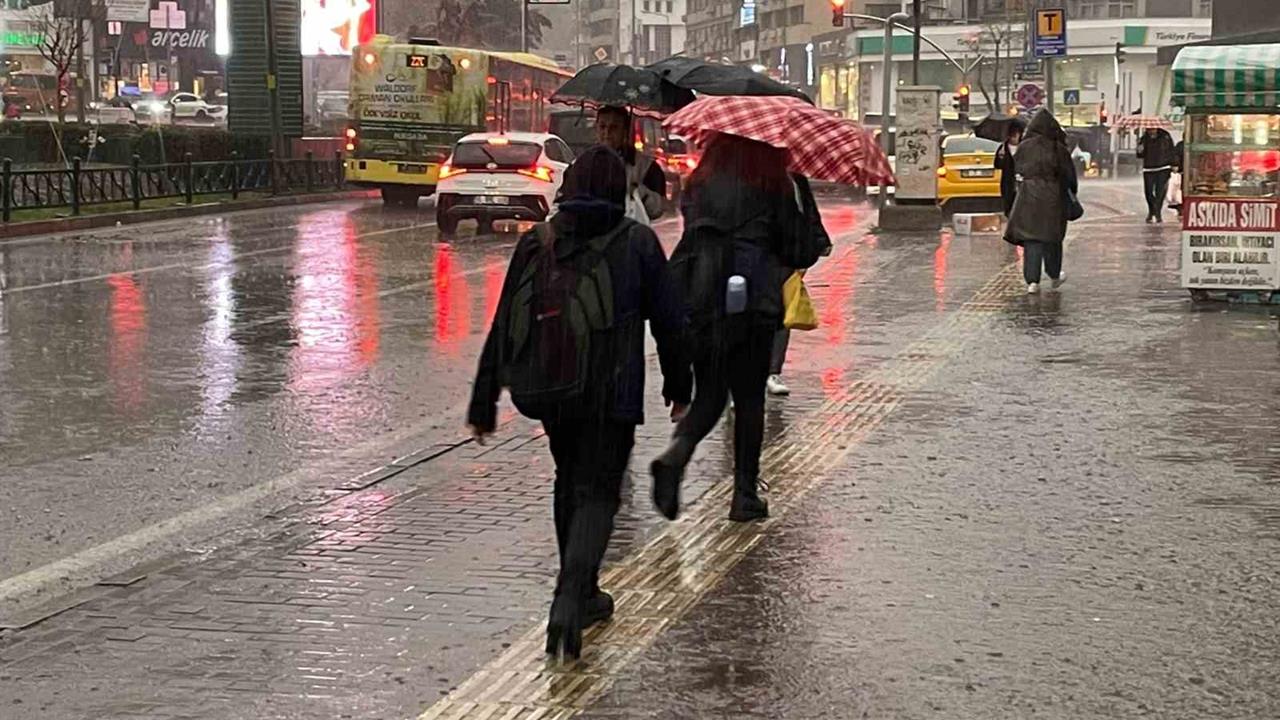 Bursa Karacabey'de Yağışların Çiftçilere Sağladığı Destek Üretimi Artırdı