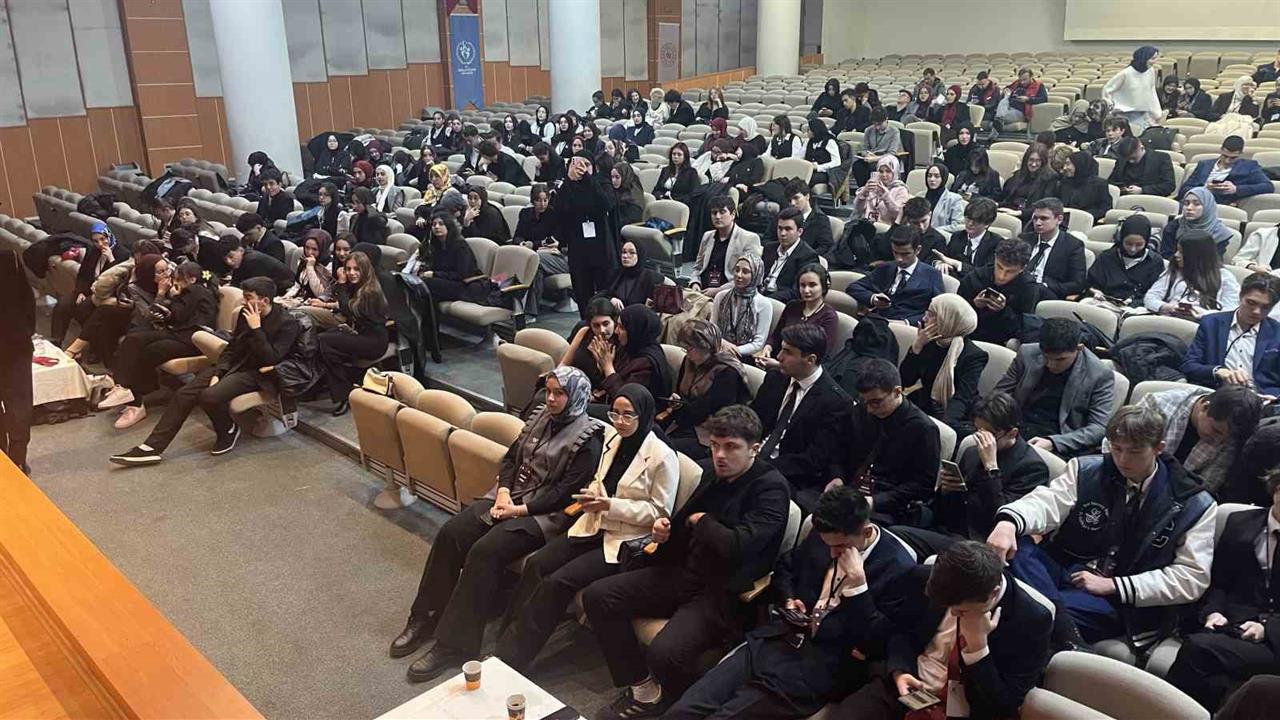 Bursa Osmangazi'de Gençlerin Düzenlediği Çalıştayda Güncel Sorunlar Ele Alındı