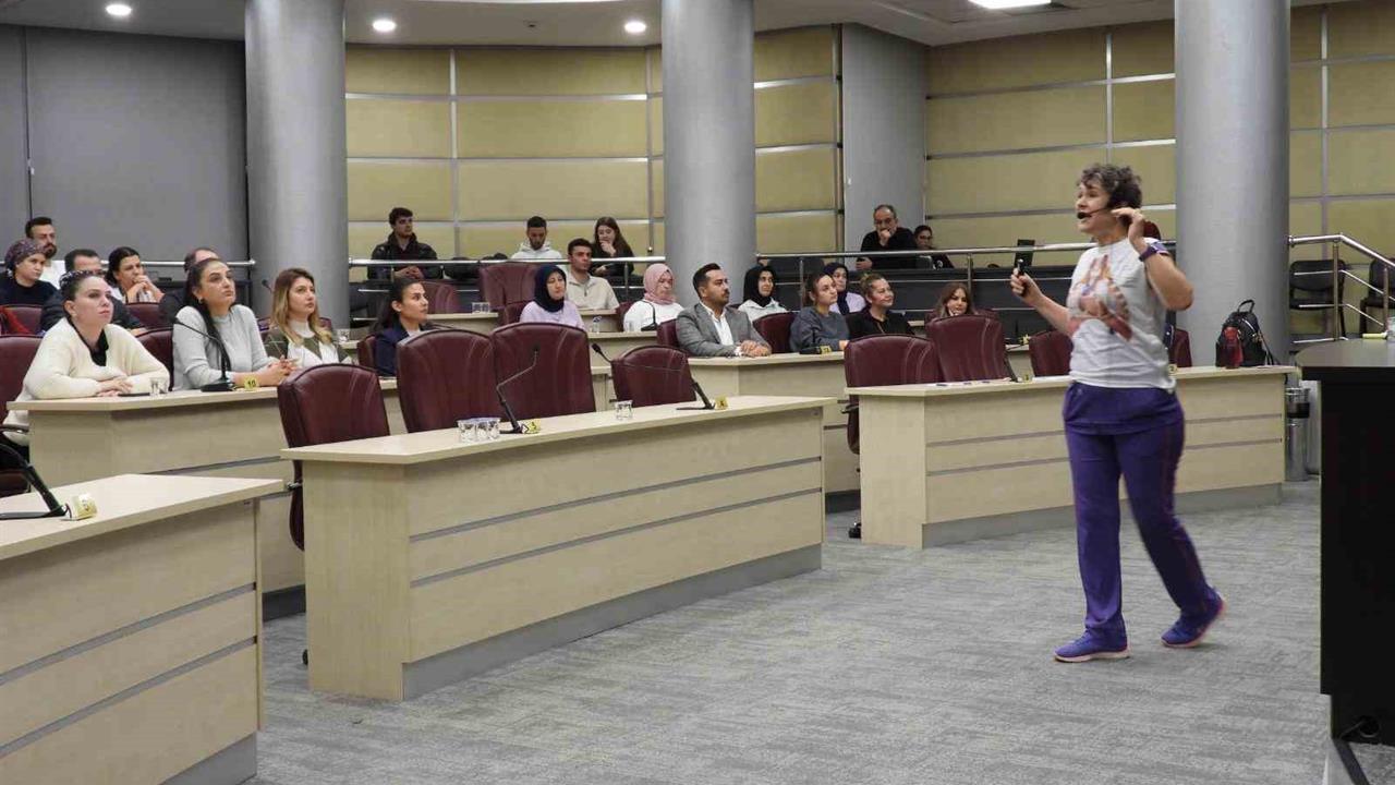 Kepez Belediyesi, "Yaşlı Dostu Kepez Projesi" Kapsamında Solunum Sağlığı Eğitimi Düzenledi